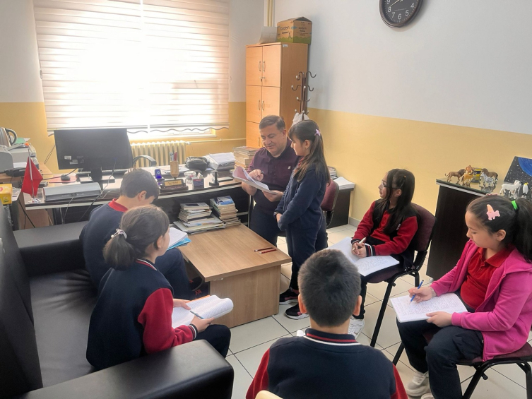 4. sınıf öğrencilerinden “Nilüfer’in Portakal Çocukları” kitabı